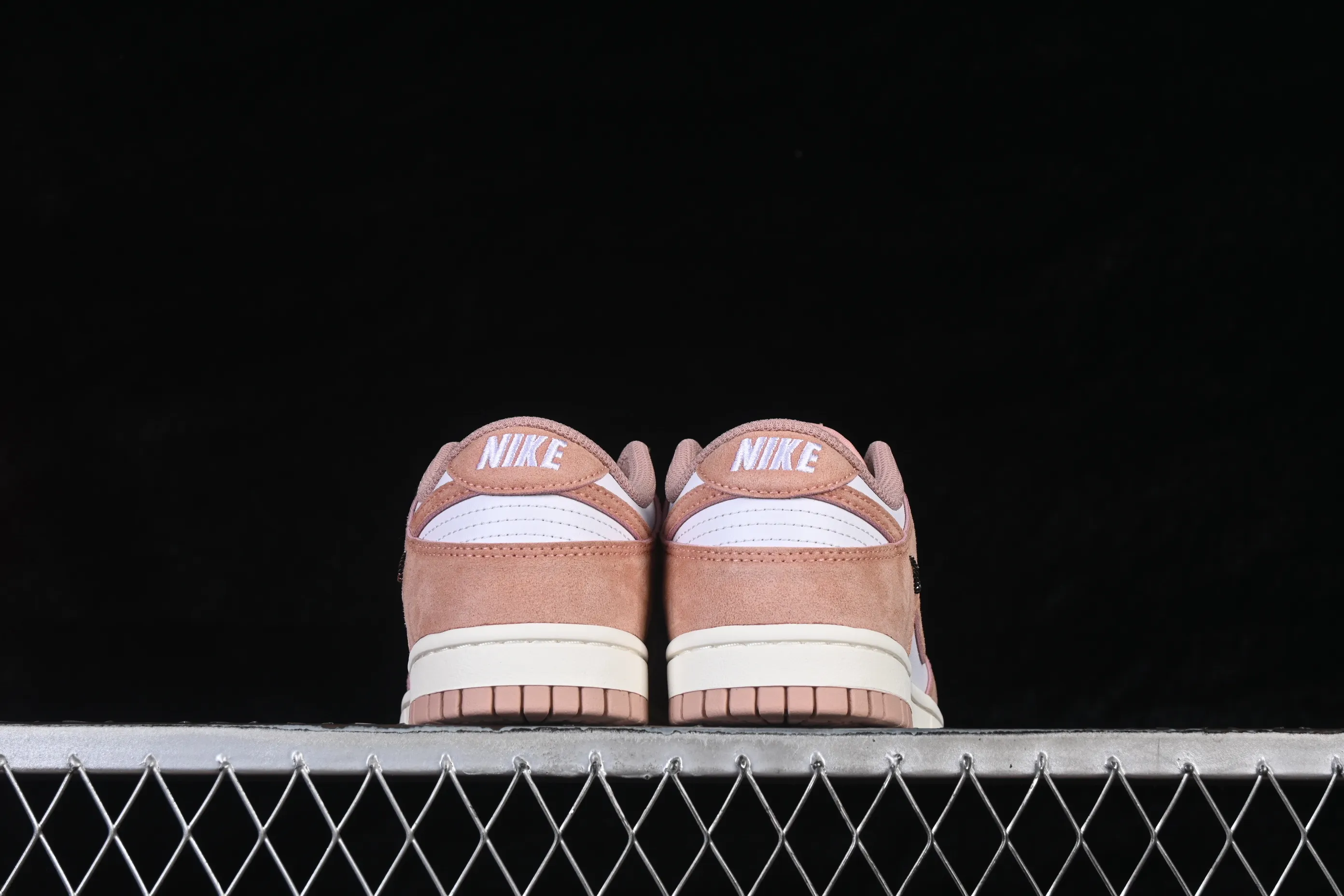 All categories Nk SB Dunk series Nk SB Dunk Low low-top sneakers X version Nike SB Dunk Low Year of the Horse pink and white low-top casual sneakers IB4417-102
